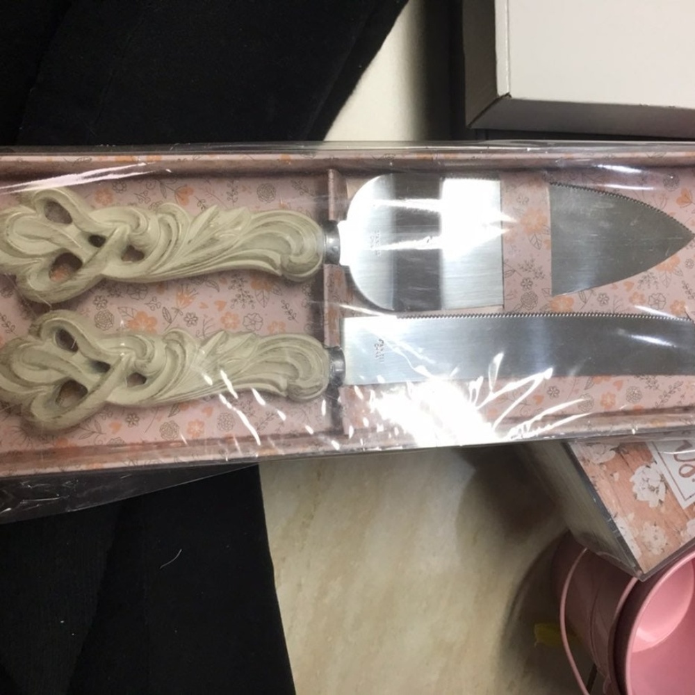 Ivory Cake Cutting Set